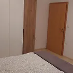 Apartma Kiana アパート *