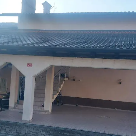 公寓 Apartma Kiana *