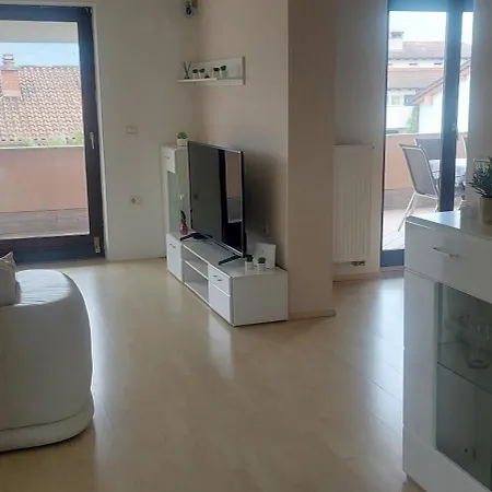 Apartma Kiana *